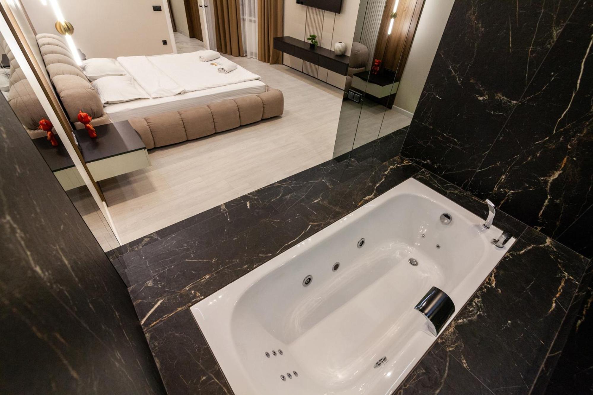 리비프 Leogrand Jacuzzi On Malaniuka 2 아파트 외부 사진