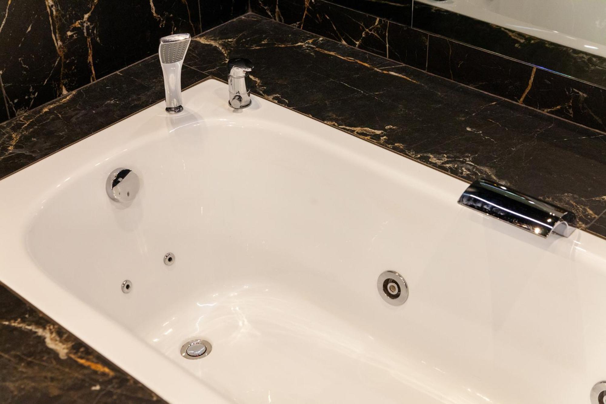 리비프 Leogrand Jacuzzi On Malaniuka 2 아파트 외부 사진